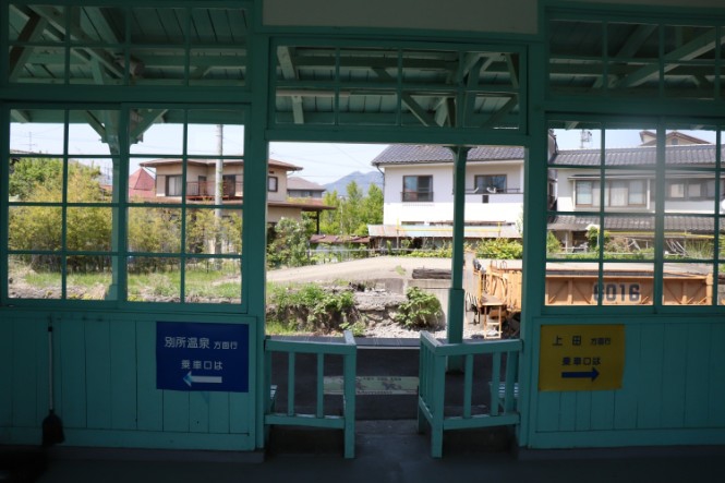 中塩田駅改札