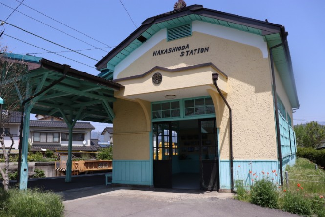 中塩田駅外観